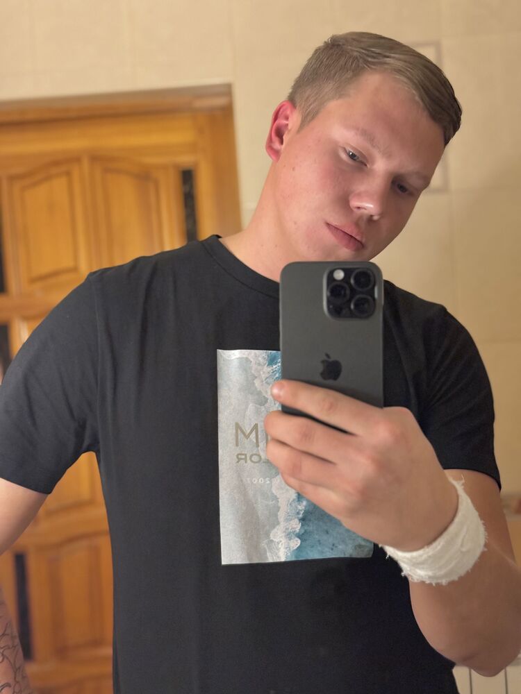  48704861  Alex, 23 ,    --