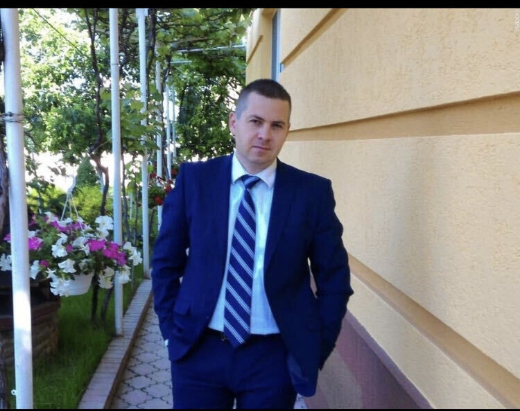  41111061  Max, 46 ,    Praha