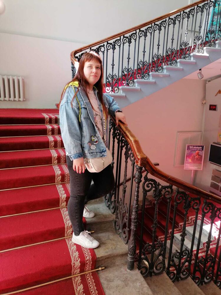  44136731  Anna, 27 ,    