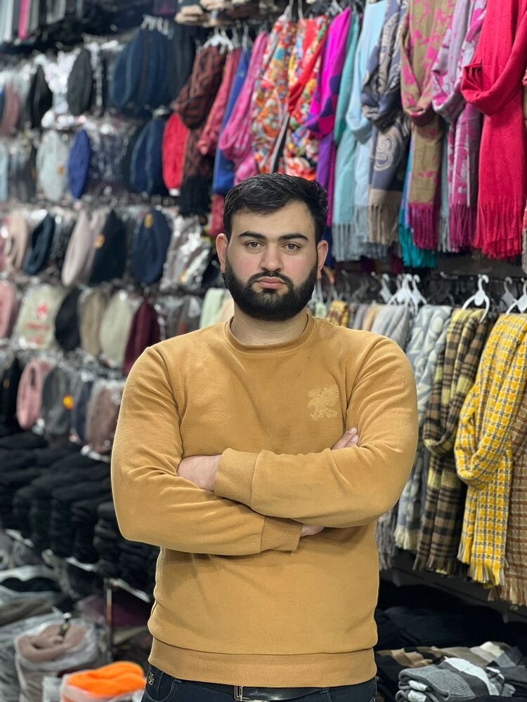  ,   Elvin, 29 ,   ,   