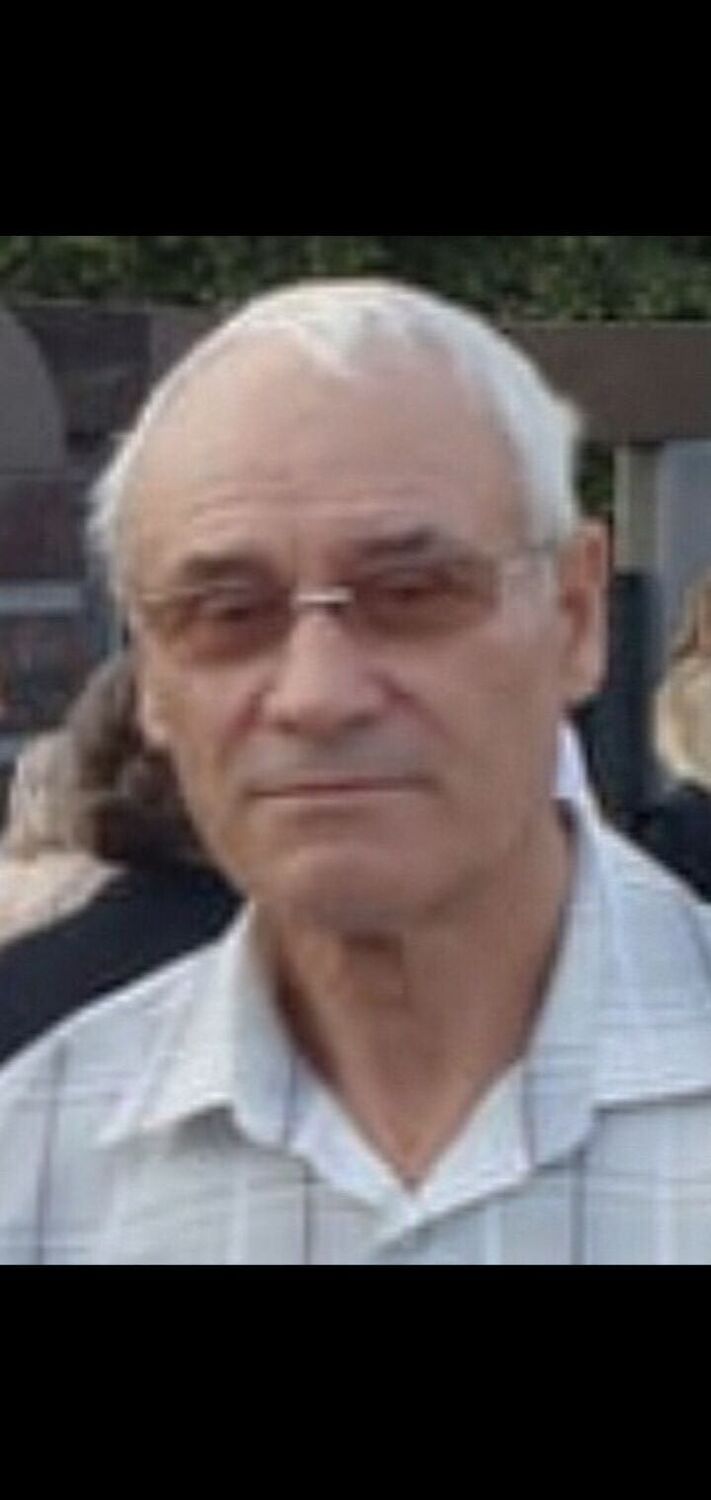  52798061  Gena, 68 ,    