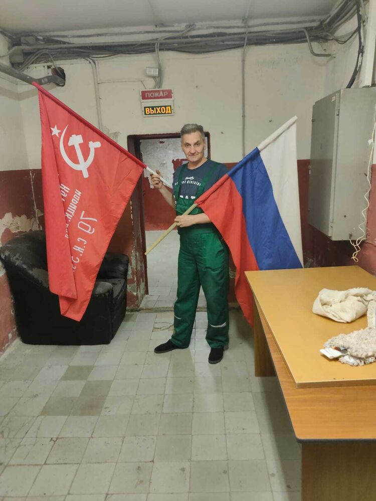 51692951  Petrovich, 52 ,    