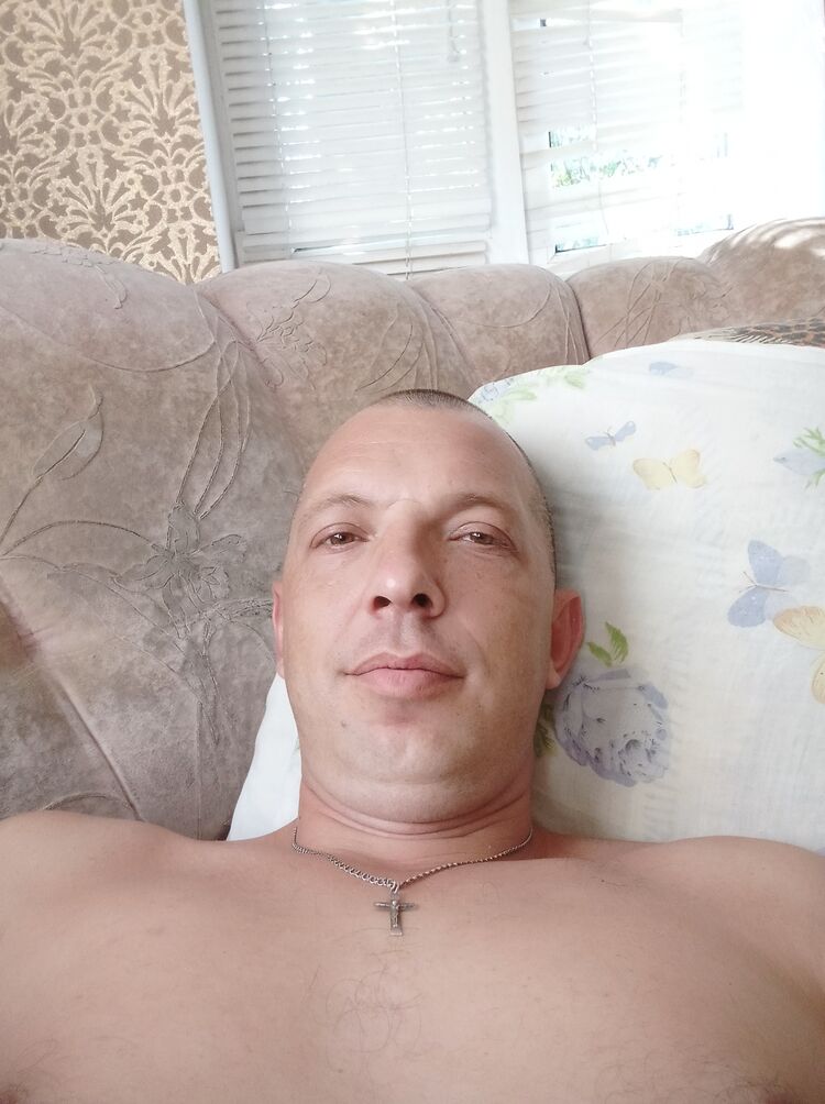 36615901  Viktor, 41 ,    