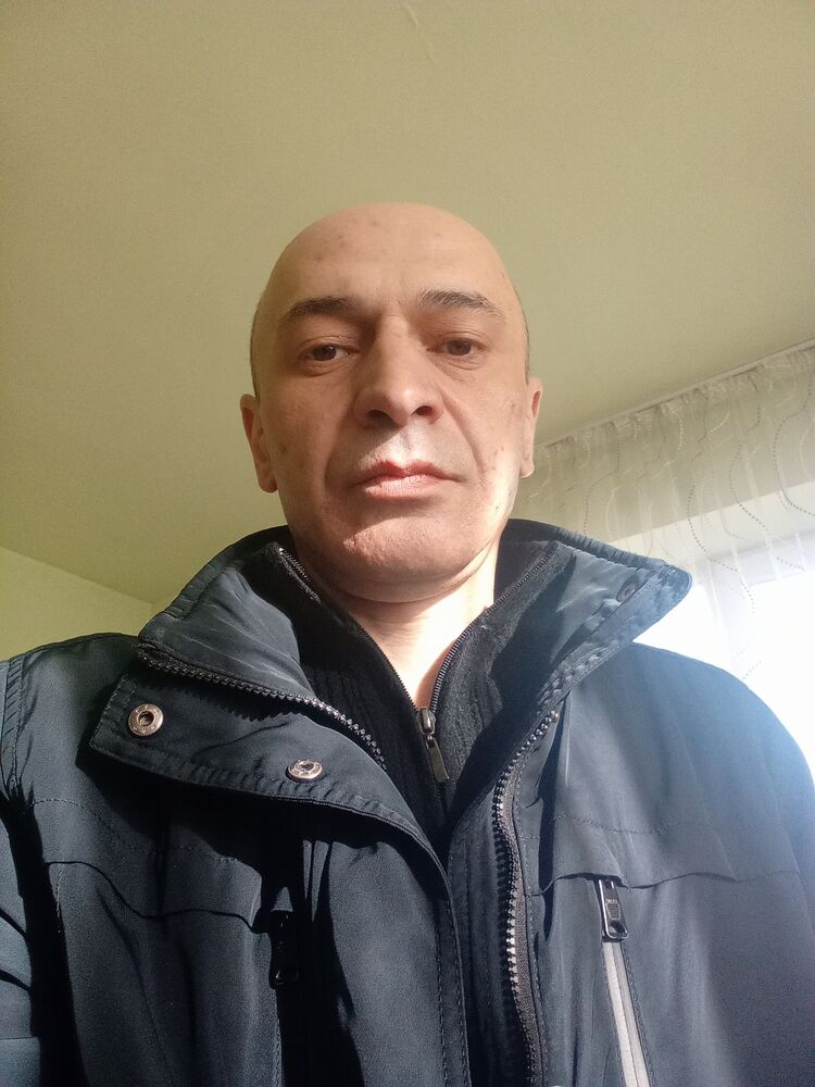  ,   Erik, 46 ,   ,   