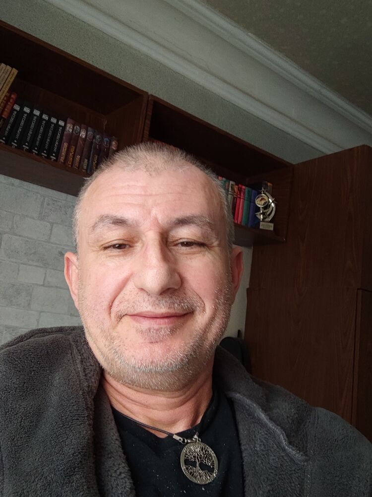  24803981  Sergio, 58 ,    