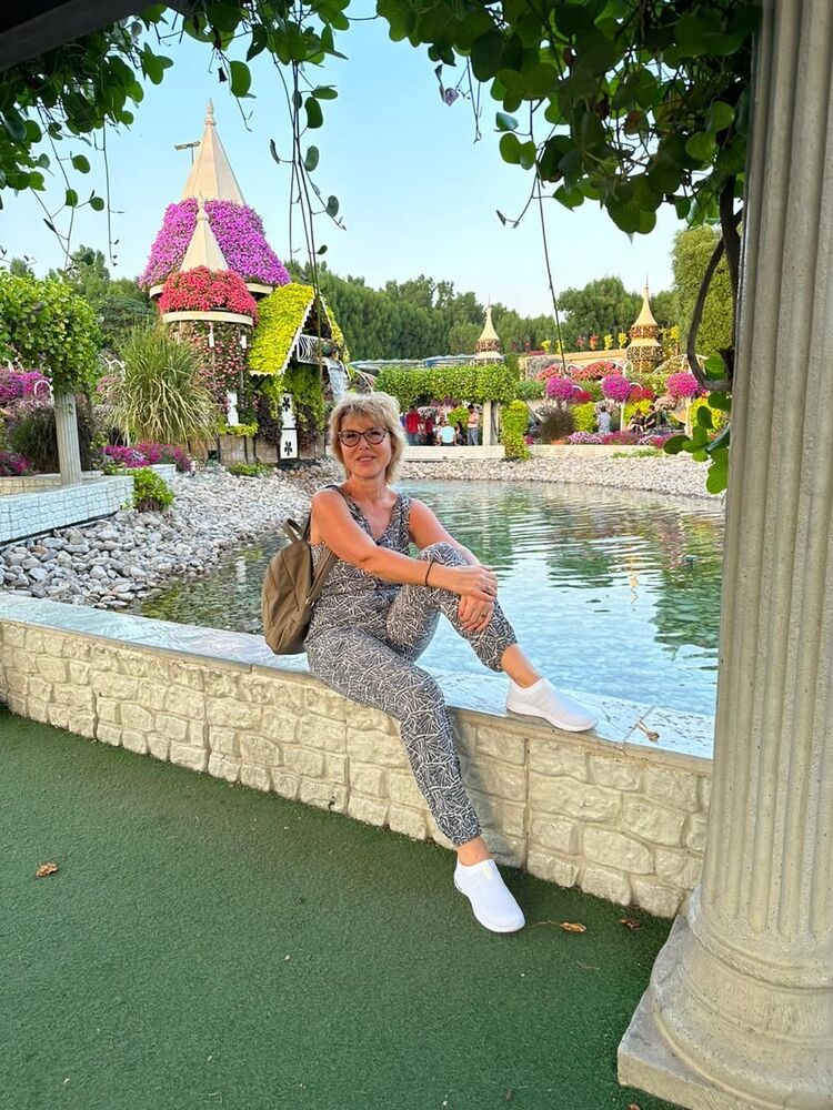  33661051  Nadya, 57 ,    
