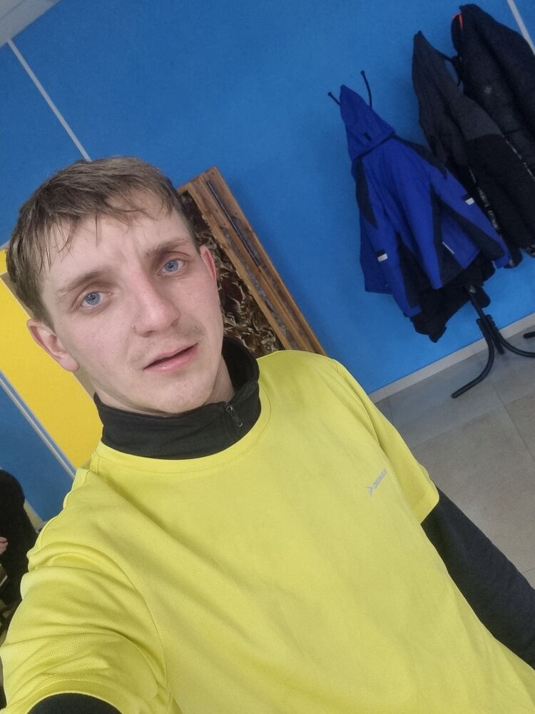  27618341  Alexander, 29 ,    