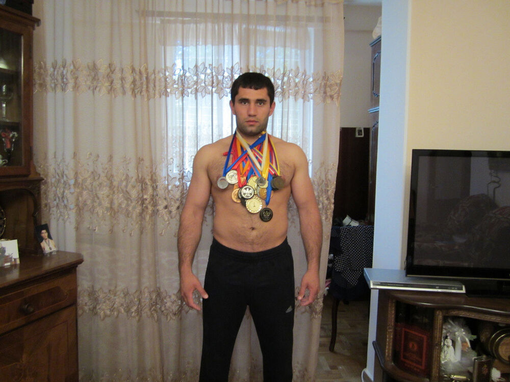  ,   Armen, 44 ,     , c 