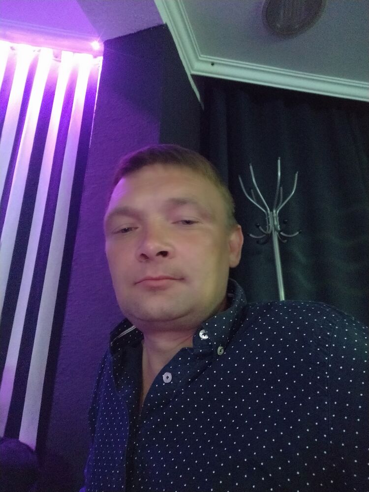  46029291  Viktor, 40 ,    
