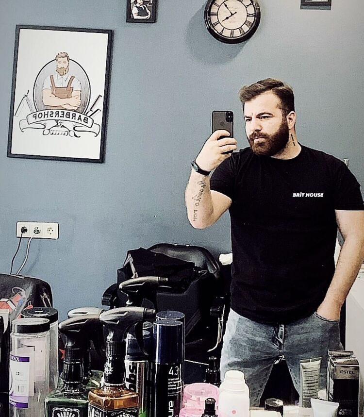  -,   Barber, 28 ,   ,   