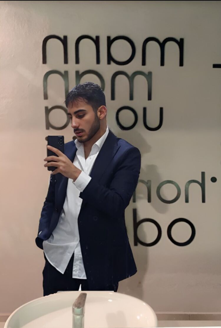  43740571  Fatih, 22 ,    