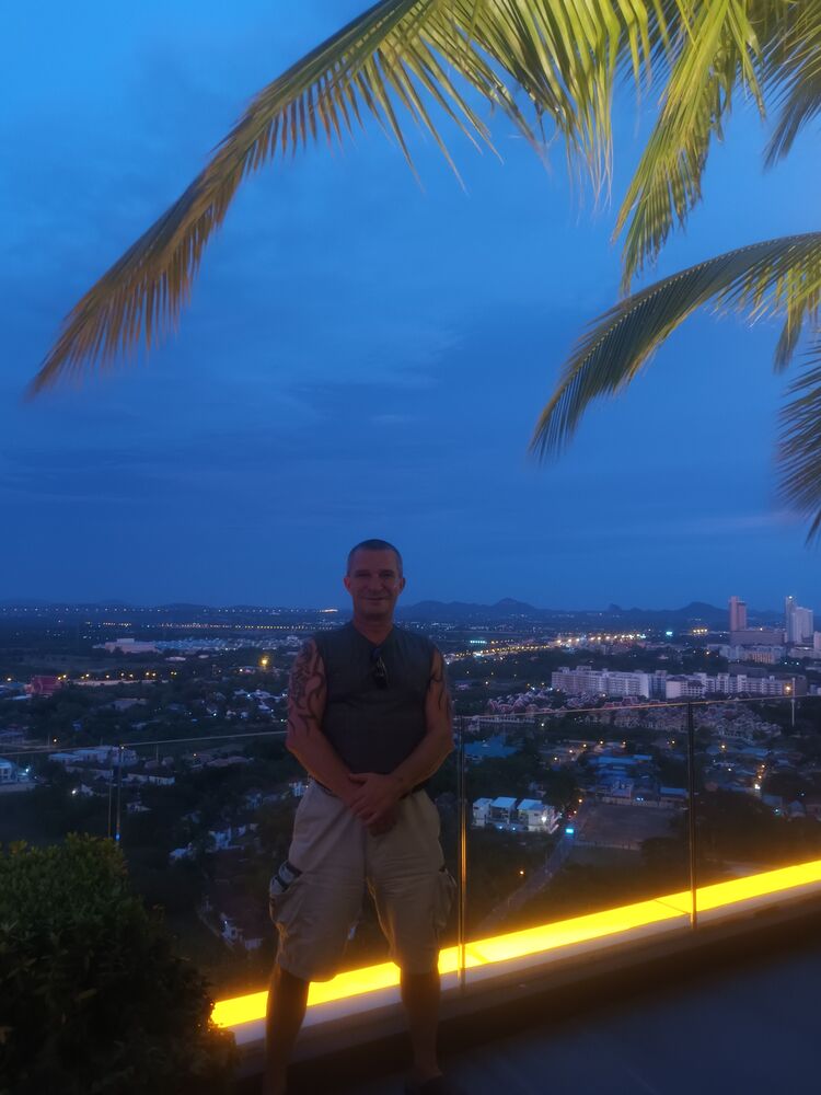  44040561  Vitaly, 48 ,    