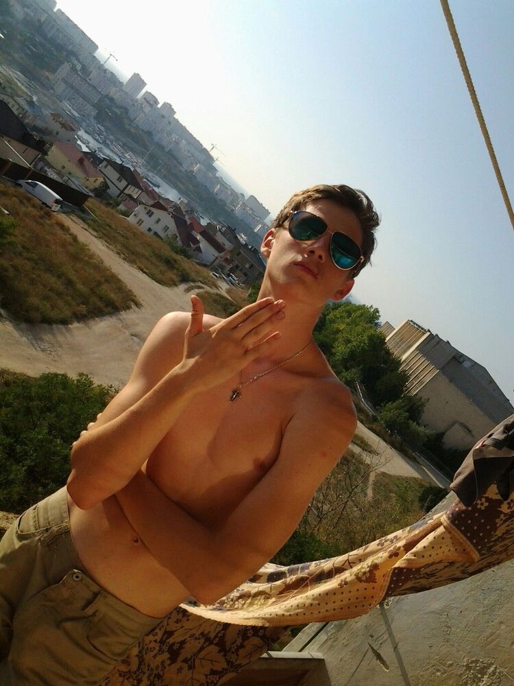  26258371  Pavel, 33 ,    