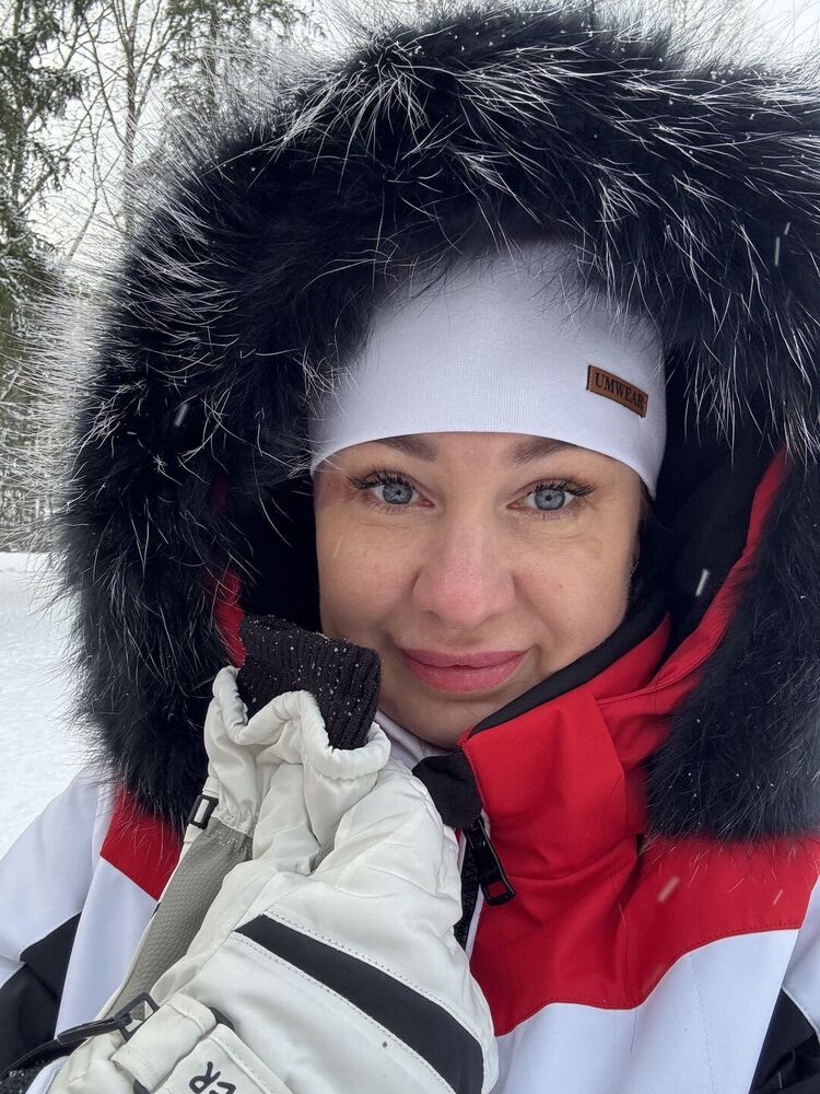  ,   Elena, 44 ,   ,   , c 