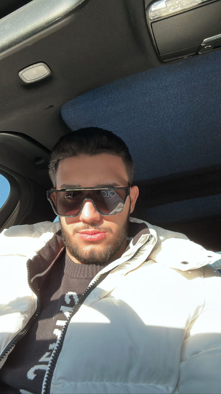  ,   Arman, 25 ,   ,   