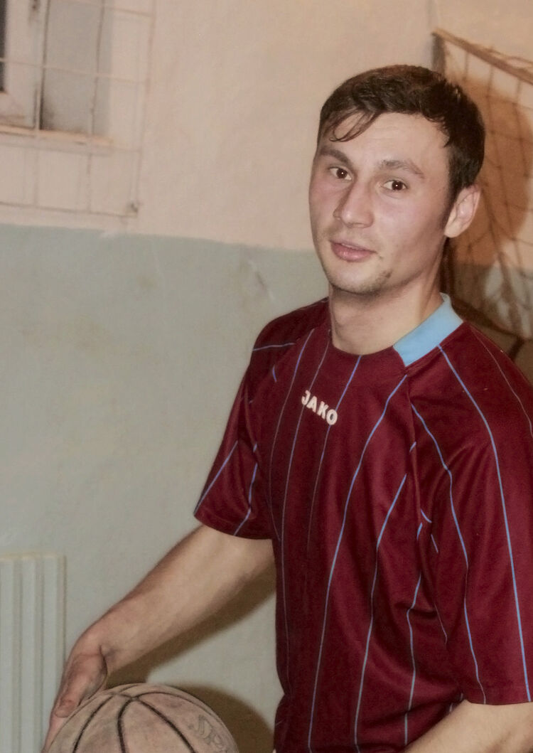  6073521  Ionel, 33 ,    