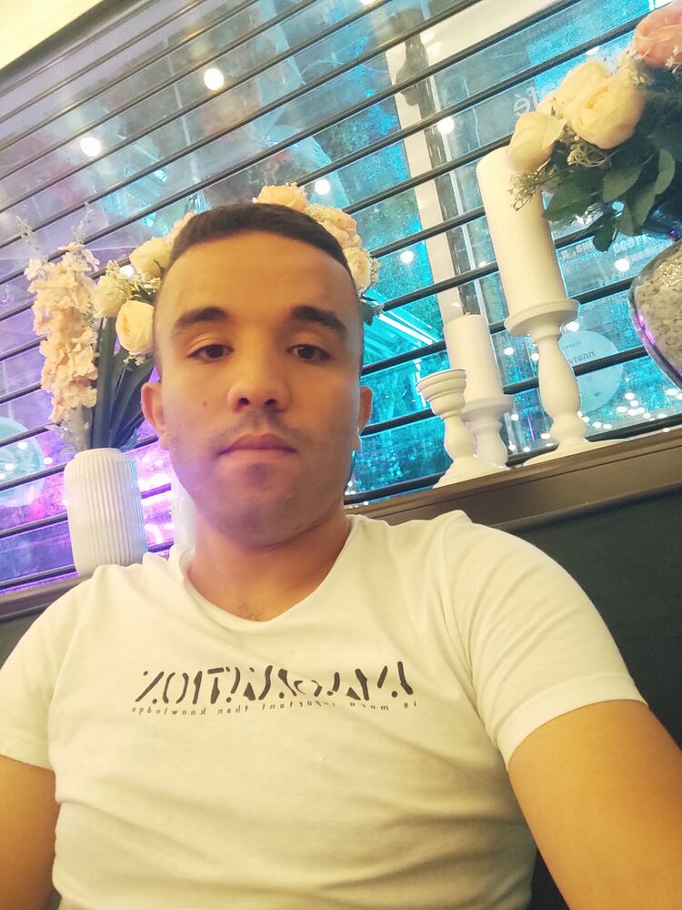  38012051  Walid, 28 ,    