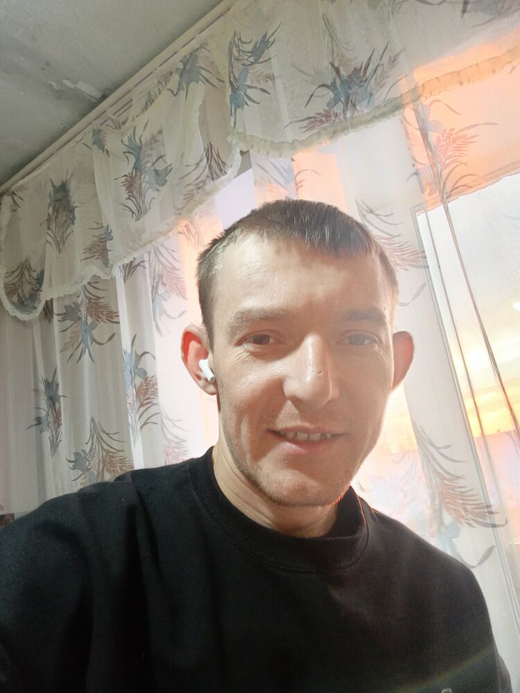  40121141  Alexander, 33 ,    