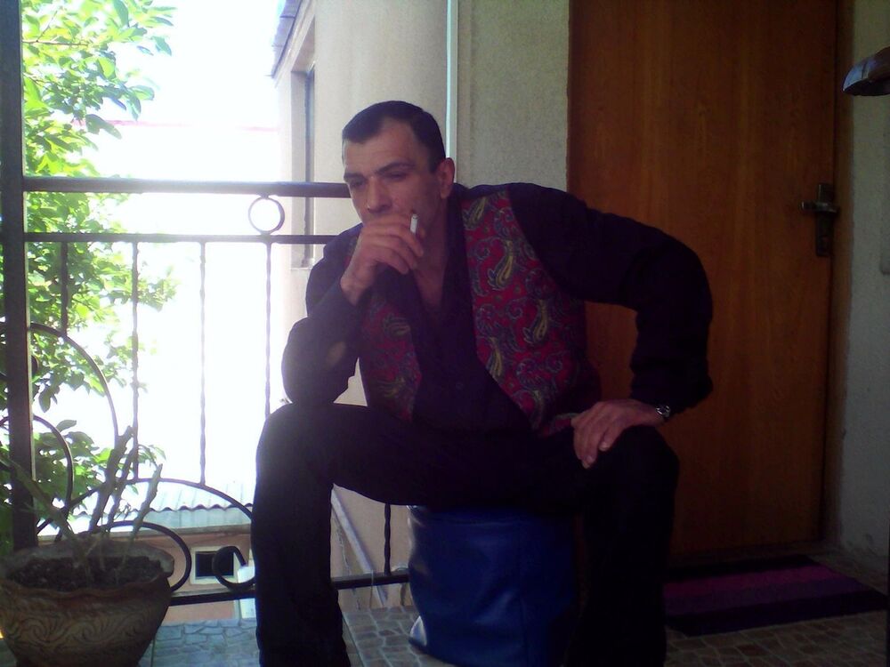  9090591  Karlo, 53 ,    