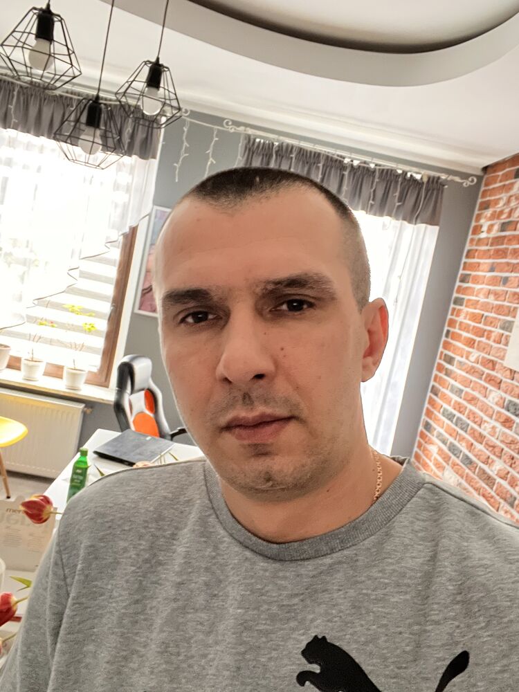  42664411  Yurii, 36 ,    Hallandale Beach