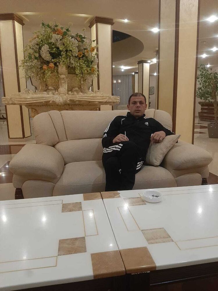  27427901  Sedrak, 41 ,    