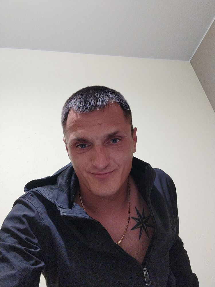  36117741  Alexander, 35 ,    