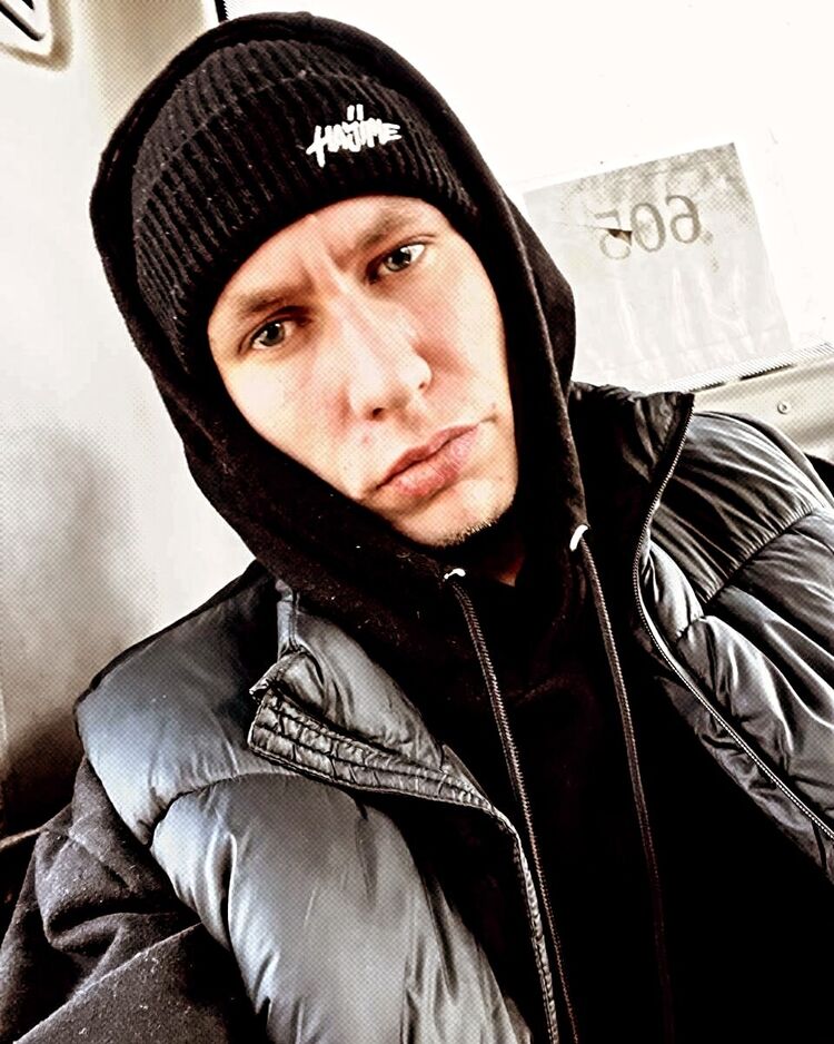 47427691  Kristian, 28 ,    