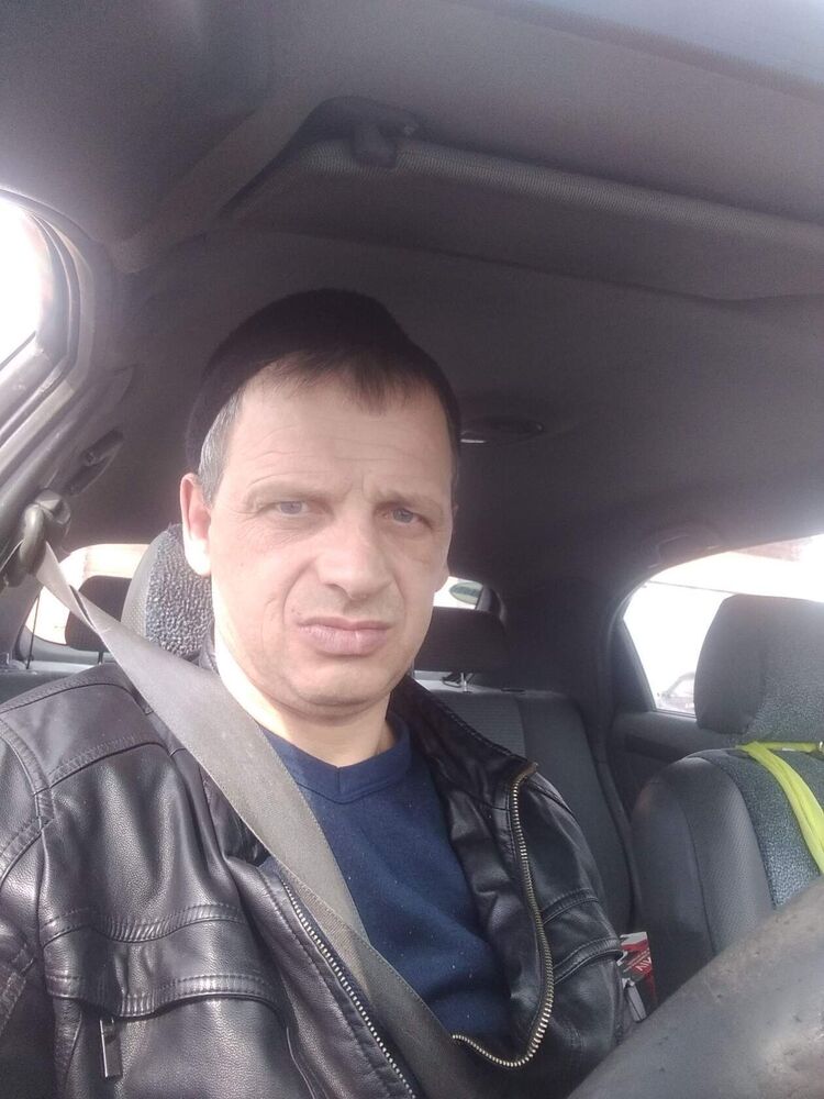  43104381  Viktor, 49 ,    