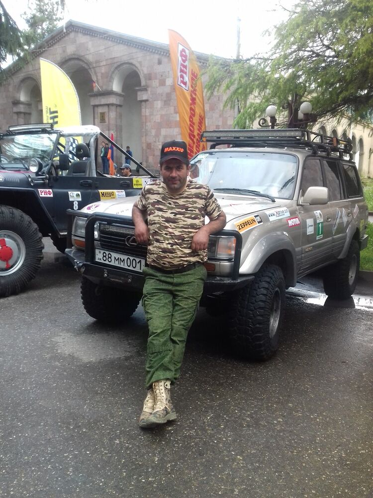  ,   Artur, 42 ,   ,   , c 