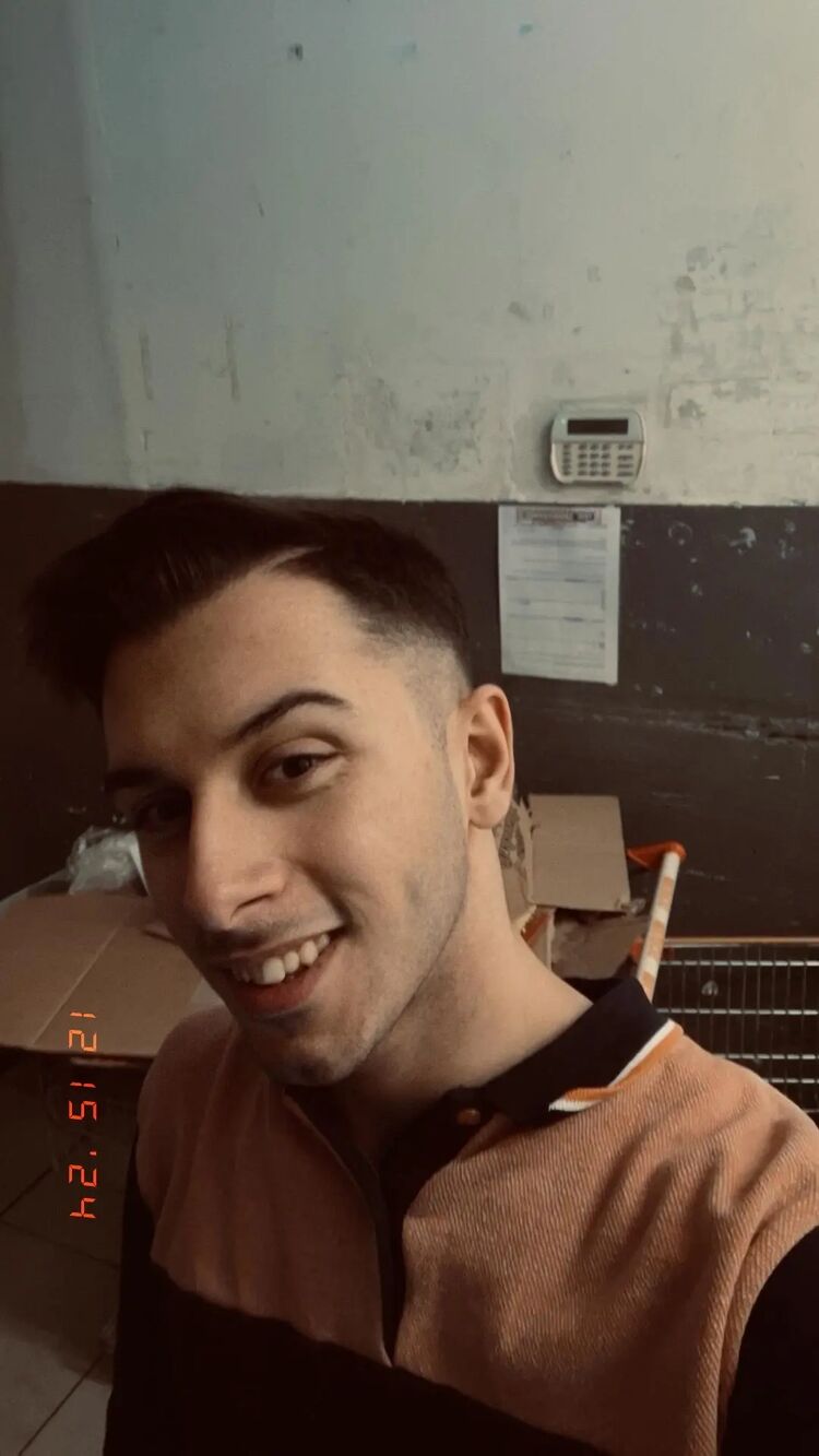  48416831  Yigit, 21 ,    