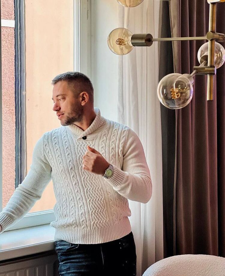  45048521  Artem, 41 ,    