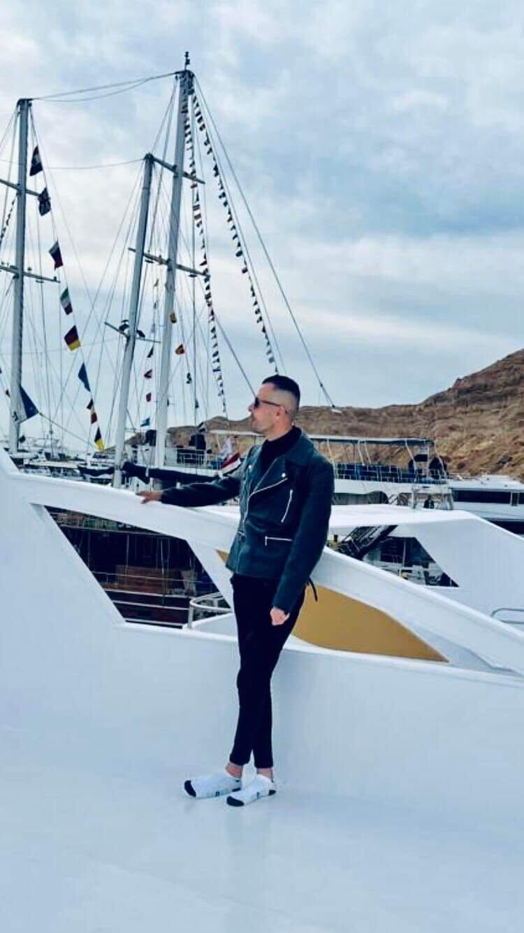  44093681  , 34 ,    