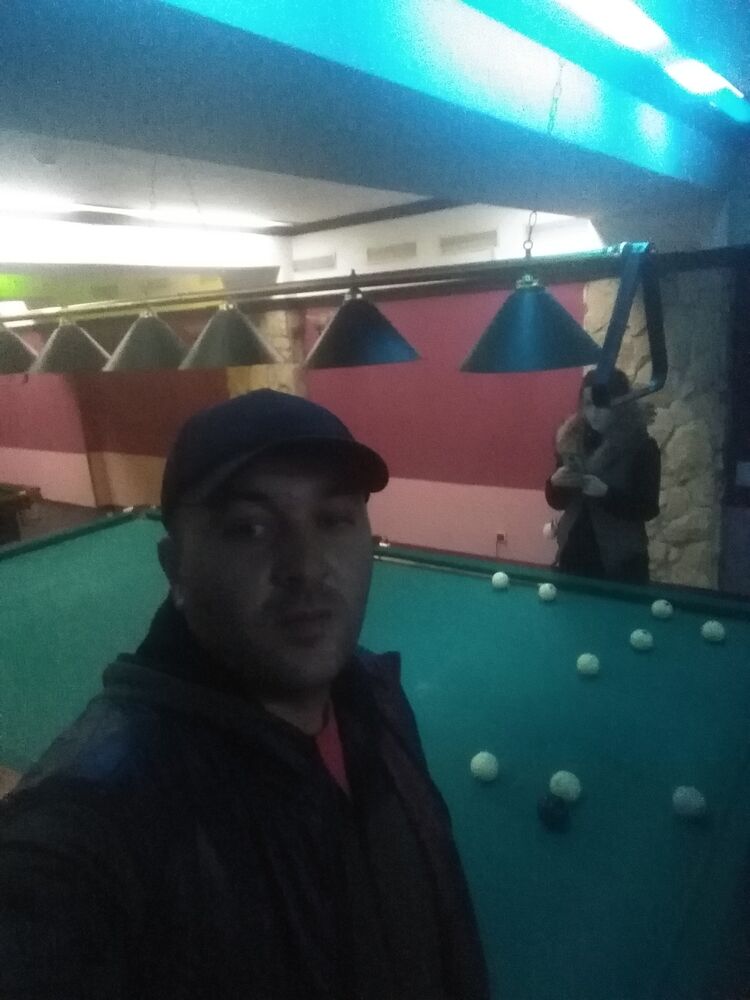  31409771  Vlad, 37 ,    