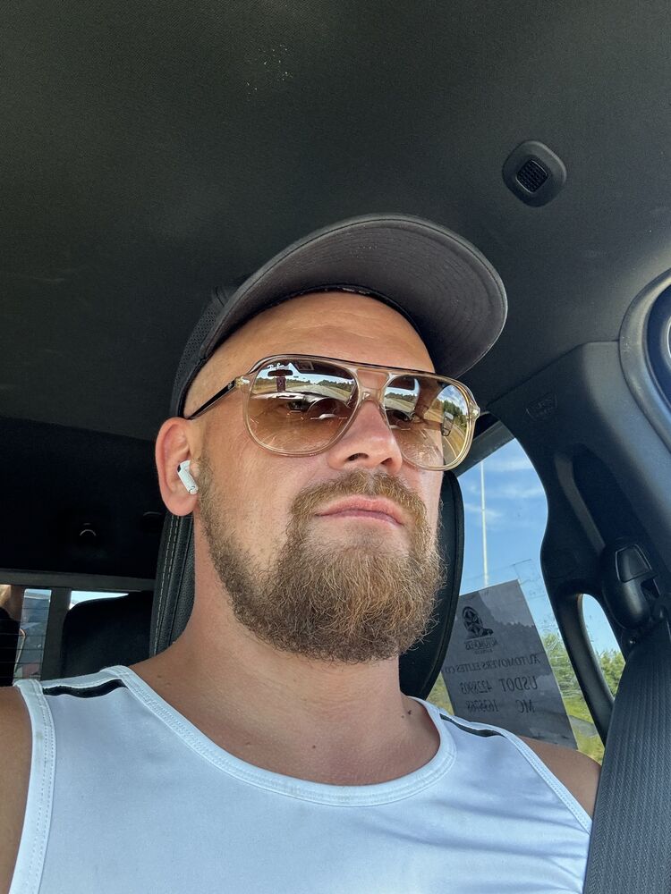  Hollywood,   Denis, 37 ,   ,   , c , 