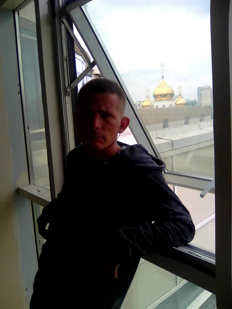  54689021  Vitalik, 37 ,    