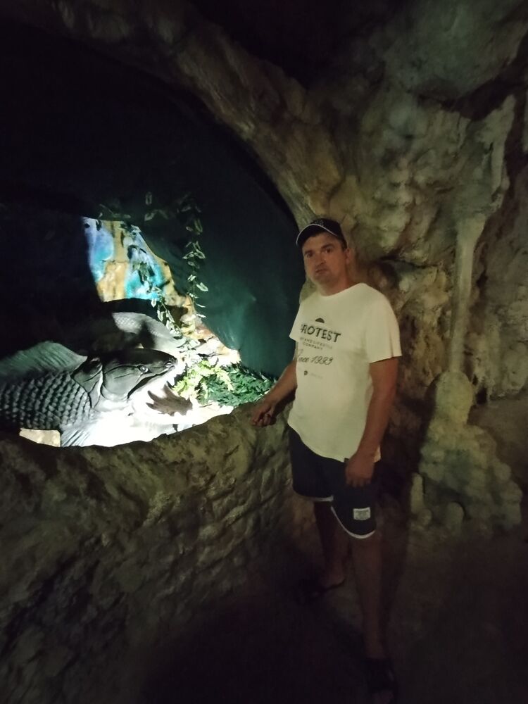 ,   Denis, 37 ,   ,   