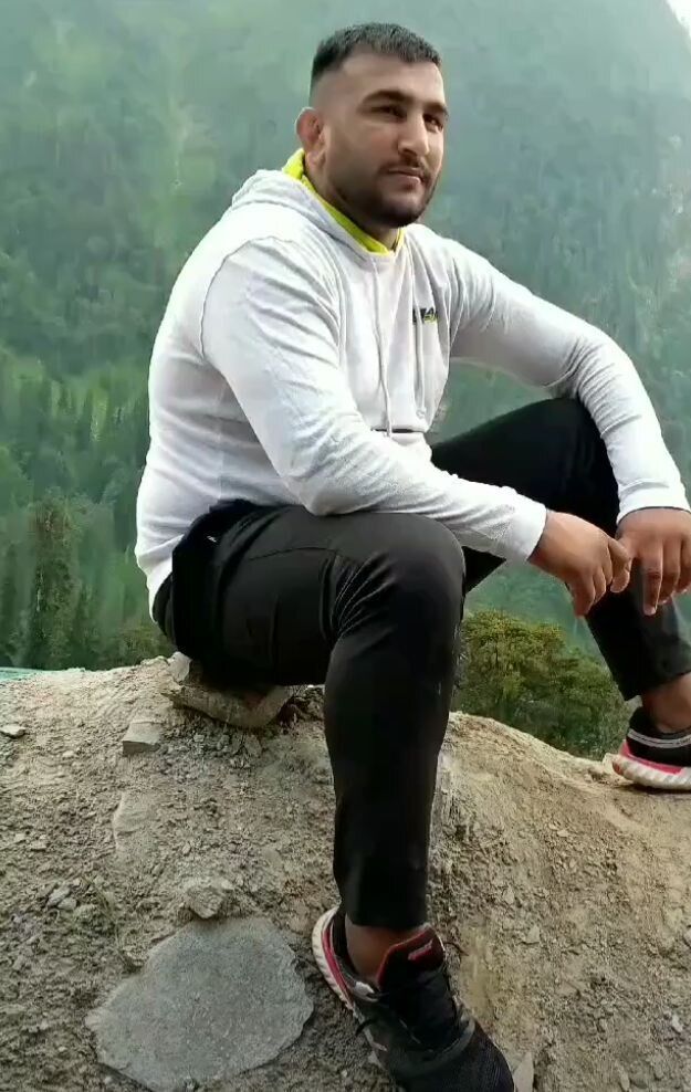  24674811  , 28 ,    