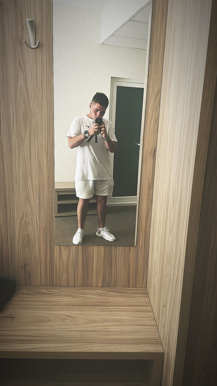  41232511  Sergiu, 24 ,    
