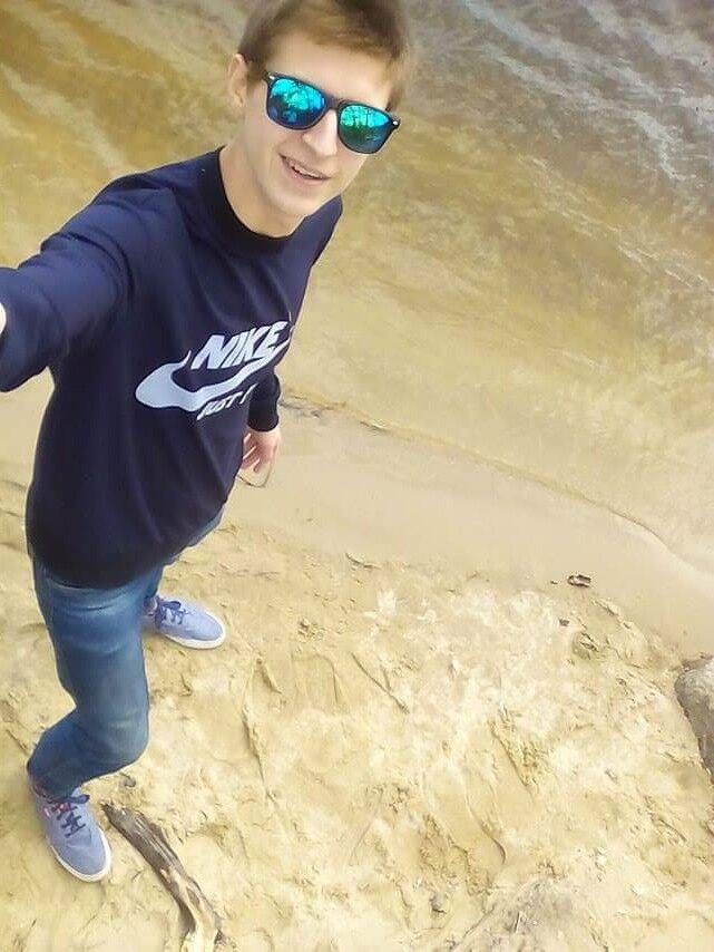  9756021  , 27 ,    