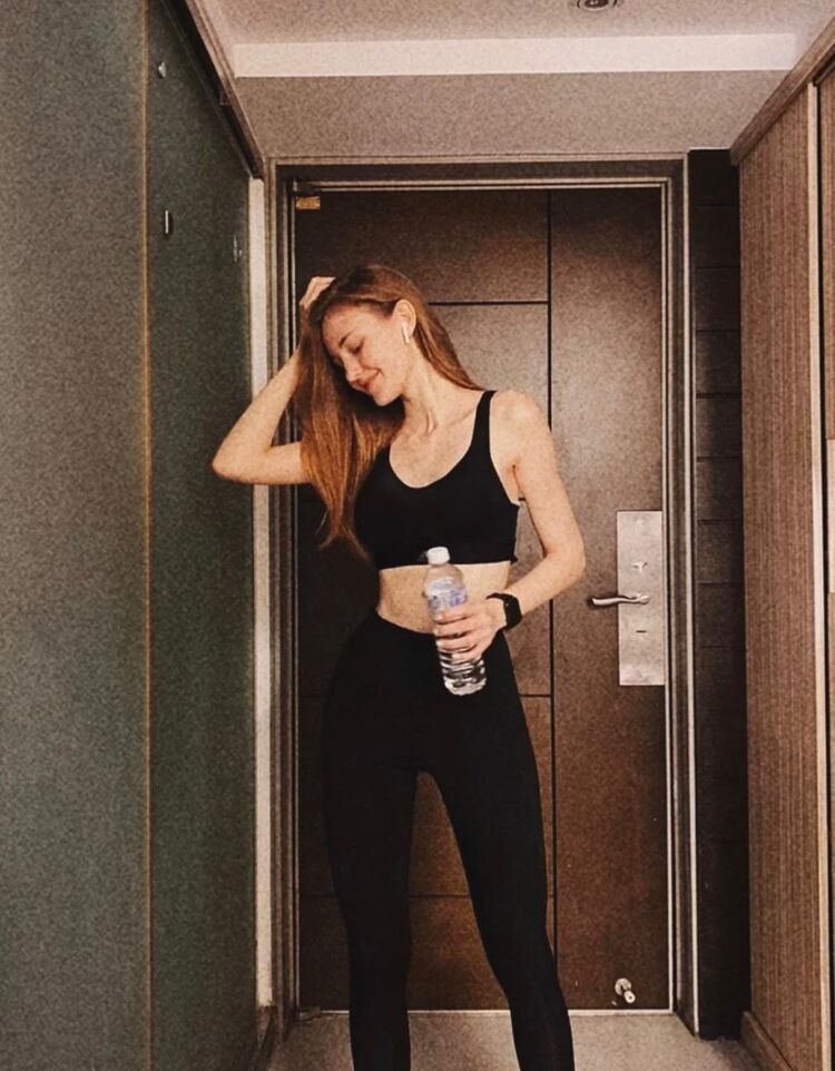  ,   Mia, 35 ,   ,   
