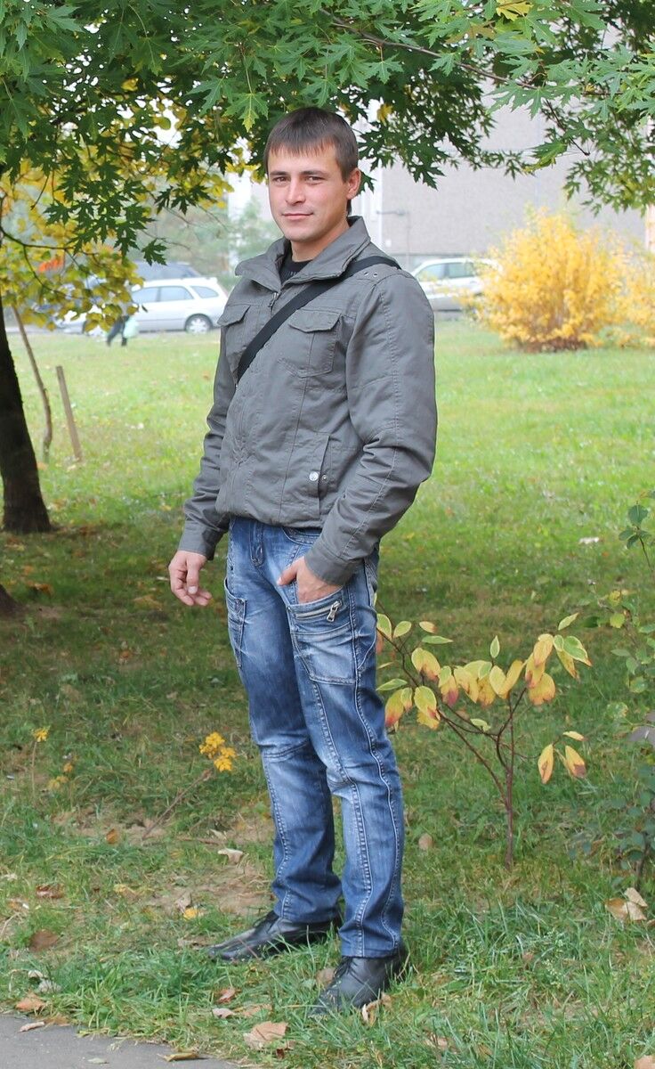  4280891  Sergei, 42 ,    