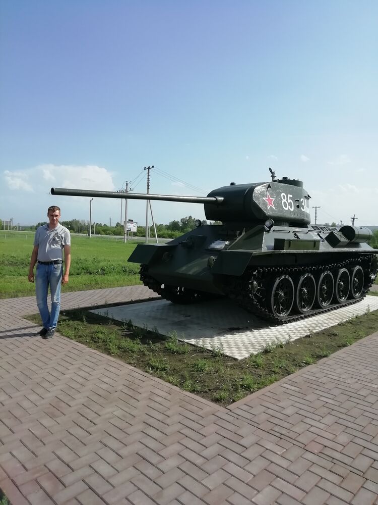  28415851  Eduard, 36 ,    