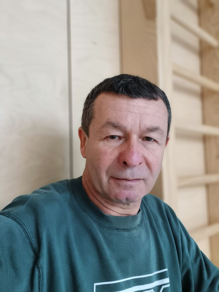  39748831  Eugeniu, 60 ,    
