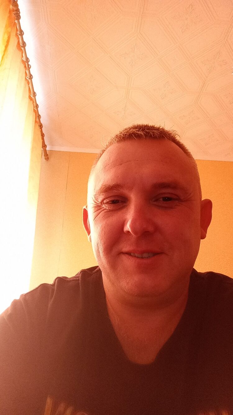  37985431  Aleks, 42 ,    