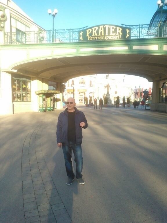  10428201  Vlad, 51 ,    