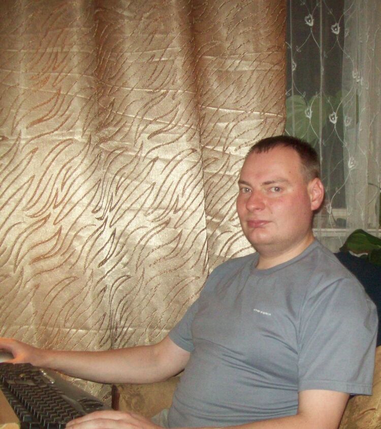  ,   Alex, 42 ,   