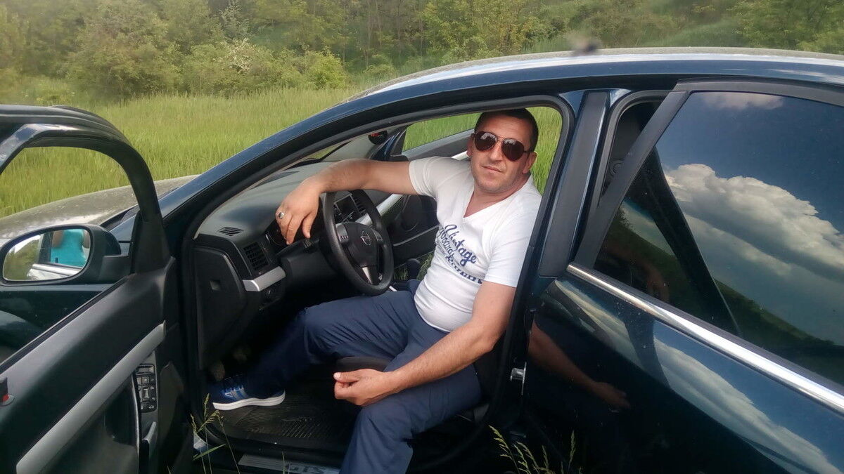  19462081  Pavel, 46 ,    