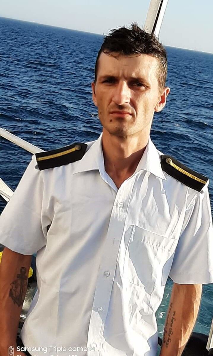  18608781  Gela, 33 ,    