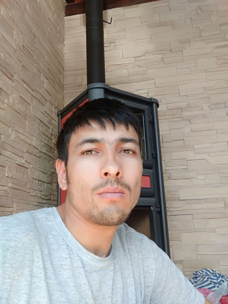  -,   Akbar, 39 ,   ,   , c , 
