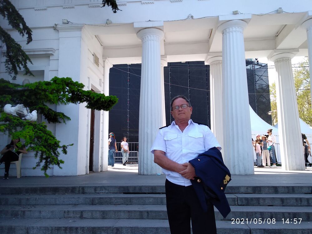  52755191  Andriy, 58 ,    
